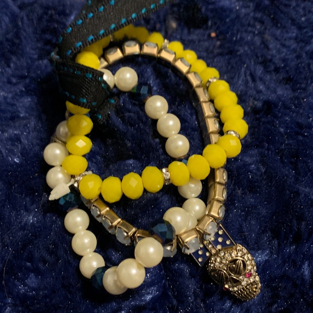 Betsey Johnson Skull Charm Beaded Bracelet new